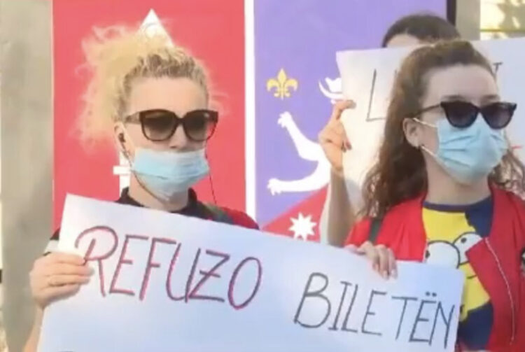 Heqja e abonesë/ Qytetarët protestojnë: Po detyrohemi të lëvizim në këmbë