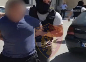 I sapo liruari në Fushë Krujë nuk “mbush mend”, godet 2 policët dhe bie sërish në pranga