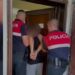 Tiranë/ Kishin kthyer banesën me qira në ‘shtëpi bari’, 4 persona në pranga