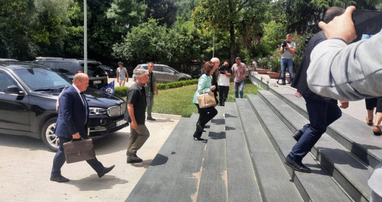 Zyrtari i lartë i DASH mbyll takimin me Ramën, niset drejt zyrës së Bashës