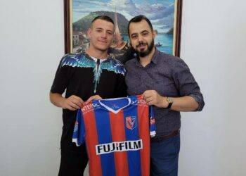 ZYRTARE/ Vllaznia firmos me talentin e akademisë, kontratë 5-vjeçare për mbrojtësin e majtë