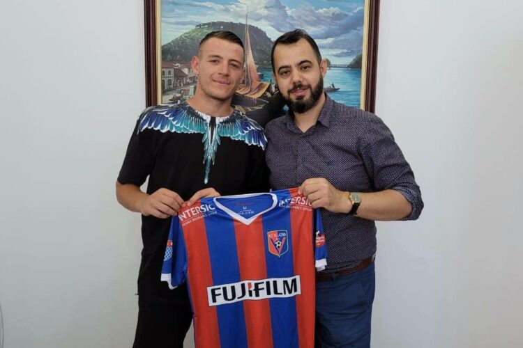 ZYRTARE/ Vllaznia firmos me talentin e akademisë, kontratë 5-vjeçare për mbrojtësin e majtë