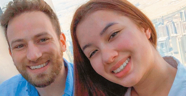 U ekzekutua në sy të foshnjës, psikologia e Caroline flet pas akuzave për bashkëshortin: Ata ishin të lumtur