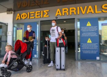 Greqia heq kufizimet për udhëtimet me avion/ Njeh edhe vaksinat kineze që po bëjnë shqiptarët