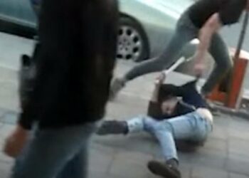 Goditje me grushte dhe sende të forta/ Dy vëllezër nga Lezha sherr me dy vëllezër nga Kosova (VIDEO)