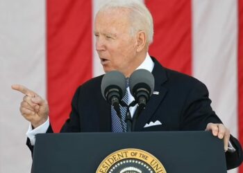 Biden në Ditën e të Rënëve: Demokracia në rrezik në mbarë botën