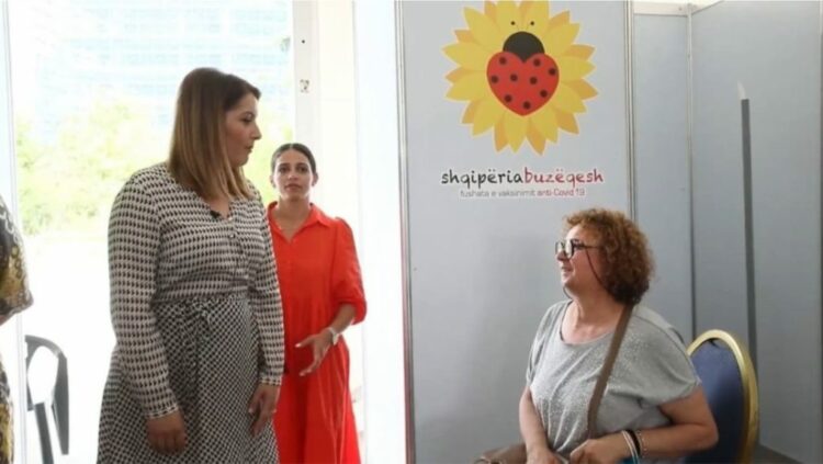 Ulet fasha e vaksinimit +50 vjeç/ Manastirliu: Drejtohuni mjekut të familjes ose aplikoni në e-Albania