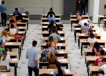 Matura Shtetërore/ Maturantët testohen sot në Gjuhën e Huaj, nxënësit me COVID nuk marrin pjesë!