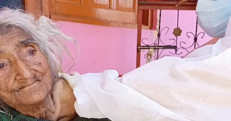 Vaksinohet kundër Covid-19 gruaja më e vjetër në botë