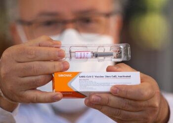 CoronaVac përdoret edhe në Shqipëri, OBSH miraton për përdorim emergjent vaksinën