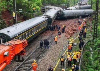 Treni përplas punonjësit e mirëmbajtjes, të paktën 9 viktima