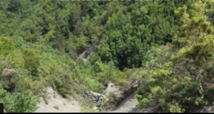 Autobusi ra në përrua/ 30-vjeçari humbi jetën, 9 pasagjerë në spital