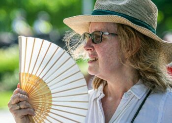 Mbretëria e Bashkuar do përballet me nxehtësi EKSTREME! Ekspertët paralajmërojnë qytetarët