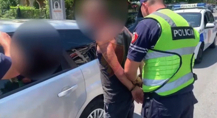 Parakalime të rrezikshme e të dehur në timon, qytetarët denoncojnë shkeljet e shoferëve