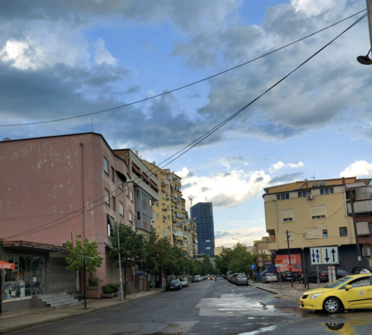 Shi dhe breshër, Shqipëria goditet nga “liqeni i ftohtë”, surpriza gjatë ditës