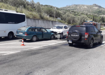 Makina del nga rruga në aksin Elbasan-Librazhd, plagoset drejtuesi