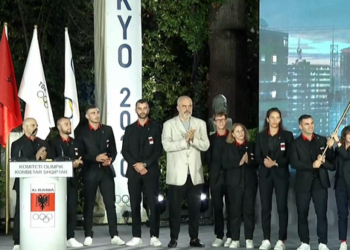 Shqipëria në lojërat Olimpike, Rama i dorëzon flamurin kombëtar Luiza Gegës dhe Briken Çaljas