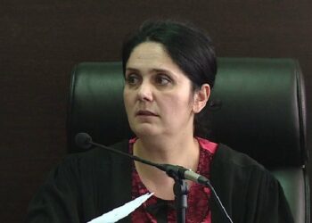“Kam djalin dhe babanë sëmurë”, gjykata e rrëzon për herë të tretë, gjyqtarja mbetet në qeli