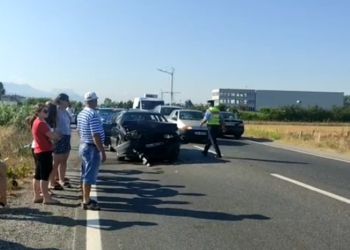 Aksident i trefishtë në aksin rrugor Lezhë-Milot, plagosen dy pasagjere