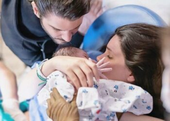 Almeda tregon vuajtjet 16 orëshe në sallën e lindjes: Tolga hoqi dorë nga fëmija i tretë