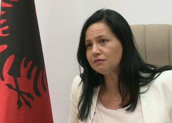 U përgjua nga SPAK teksa fliste për ryshfetet, GJKKO lë në ‘arrest shtëpie’ ish-zv.ministren, Rovena Voda