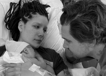 Këngëtarja e njohur bëhet nënë, zbulon emrin e veçantë dhe fotot e para