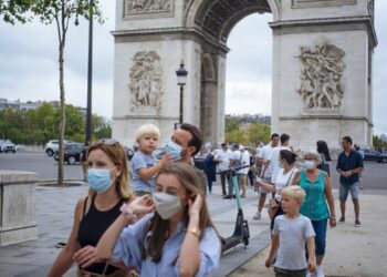 Qeveria franceze njofton valën e katërt të pandemisë, masat e reja përfshijnë vaksinimin e detyrueshëm