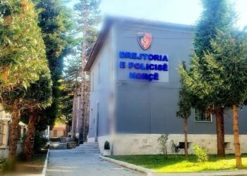 Nën akuzë për falsifikim dokumentesh e shpërdorim detyre, arrestohet ish-drejtori i Postës në Korçë