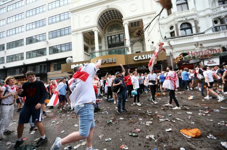 Pas ngjarjeve tronditëse, Uefa pritet të ndëshkojë rëndë Anglinë