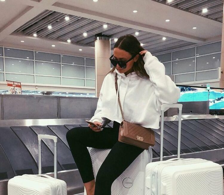 Për udhëtimin e radhës: 9 ide veshjesh për në aeroport! (FOTO)