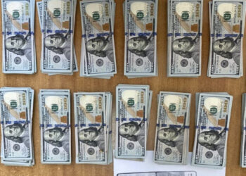 Sekuestrohen 33 mijë dollarë në Rinas, procedohet penalisht një 43-vjeçar turk