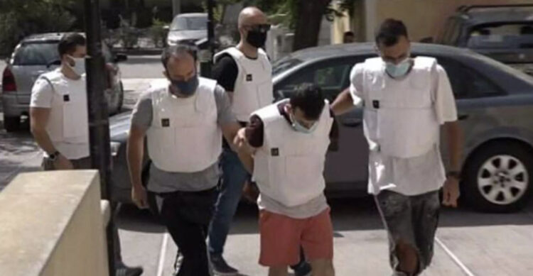 I preu fytin gruas me thikë, vrasësi shqiptar del para gjykatës në Athinë