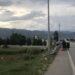 “Fluturoi” me “Audi” jashtë rruge, vdes i riu në Cërrik, shoku përfundon në spital