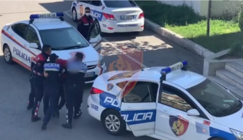 U kap me kokainë, mbetet në burg efektivi i policisë