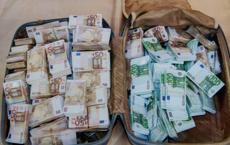 E moshuara nga Fieri me 100 mijë euro në bankë, gjykata bllokon 3 llogari