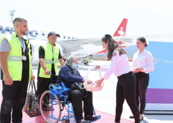 Ulet avioni i parë në Kukës, Rama publikon fotot: Me këmbë të mbarë