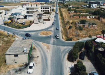 Rrugët në Shqipëri, bilanci i një lufte që nis nga cilësia e tyre dhe nga shoferët