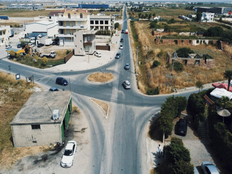 Rrugët në Shqipëri, bilanci i një lufte që nis nga cilësia e tyre dhe nga shoferët