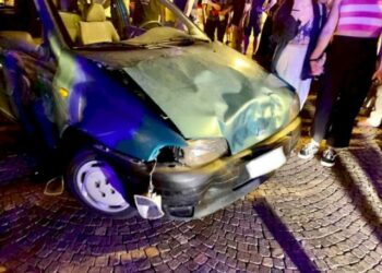 Festë e çmendur për Italinë kthehet në dramë për shqiptarin, momenti kur motorri përplaset me makinën
