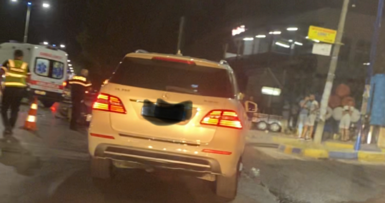 TRAGJIKE/ Makina përplas për vdekje një 30-vjeçar me motor, viktima e shtrirë në mes të rrugës
