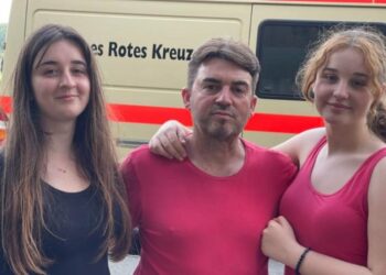 Situata në Gjermani/ Babai shqiptar rigjen dy vajzat e tij të humbura në përmbytje