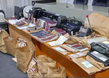 Aksioni i EUROPOL: 46 të arrestuar që trafikonin shqiptarë drejt Britanisë dhe SHBA