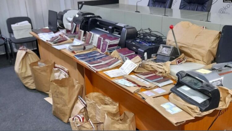 Aksioni i EUROPOL: 46 të arrestuar që trafikonin shqiptarë drejt Britanisë dhe SHBA