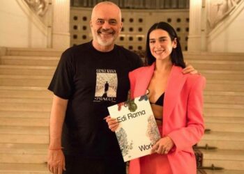 “Çfarë çike”/ Rama takon këngëtaren shqiptare me famë botërore, Dua Lipa: Vajzës modeste si të ishte askushi