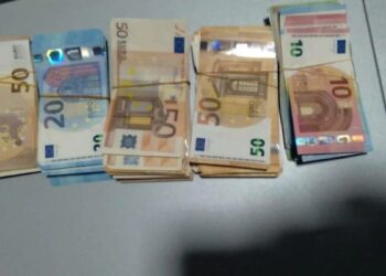 Po dilte nga Shqipëria me 20 mijë euro me vete, policia nis hetimet për 58-vjeçaren