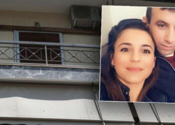 Shqiptari vrau gruan me thikë në Greqi, ministria: Dy oficerë shpërfillën denoncimin për dhunë në familje