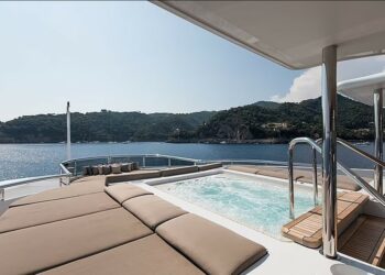 Brenda jahtit 40 milionë eurosh, ku po pushon Tom Cruise