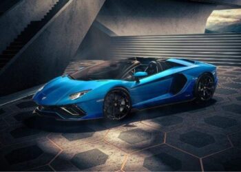 Lamborghini dhe Lotus zbulojnë super veturat e fundit me benzinë