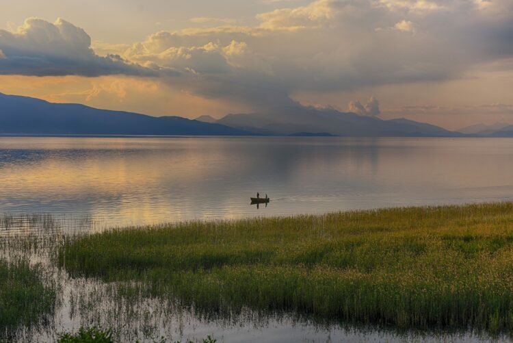 Liqeni i Ohrit rrezikon statusin e mbrojtjes nga UNESCO