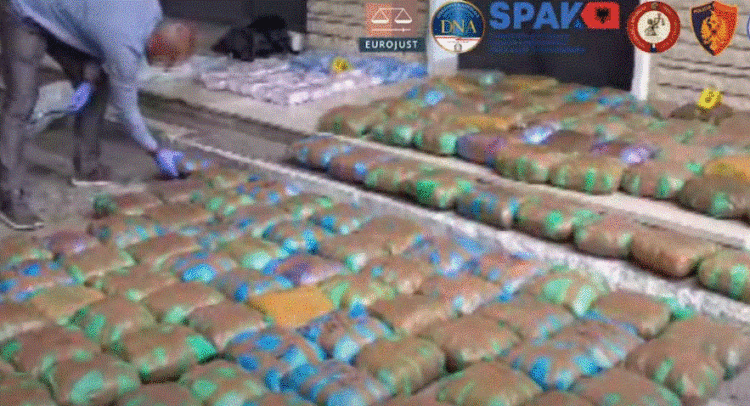 EMRAT/ Kush janë të arrestuarit e përfshirë në trafikun ndërkombëtar të drogës